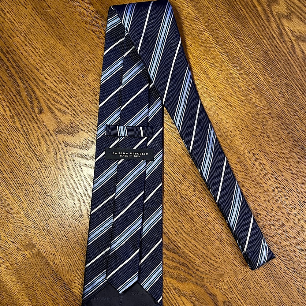 Banana Republic Navy, Blue, and White Stripe Tie